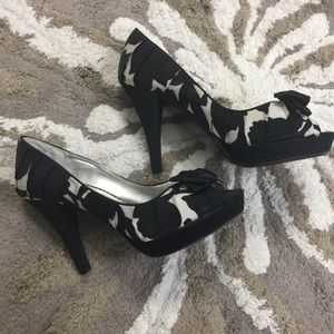 Black White Michaelangelo Heels 7.5